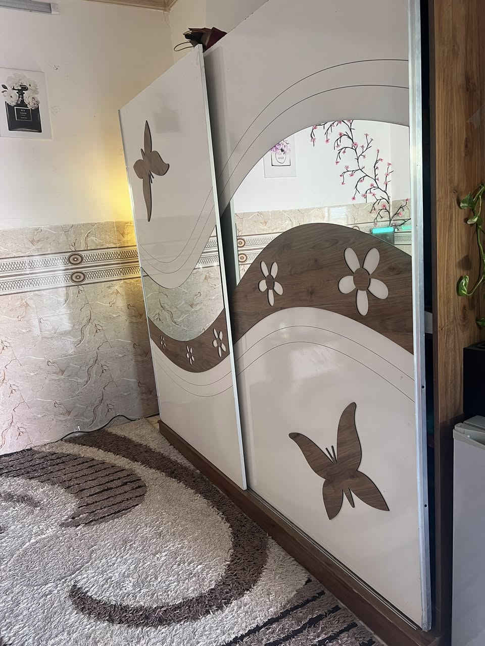 السلام عليكم ..غرفه نوم نفر نضيفه بدون كسر بس باب كنتور واكع يحتاج تبديل سستم  سكه فوق وجوا  سلايت السعر 275ع عيب الباب  مالتها  تفاصيل ع الخاص


**إذا كنت صاحب هذا الإعلان وتريد حذفه لأي سبب، رجاءا أرسل رسالة إلى الدعم الفني**