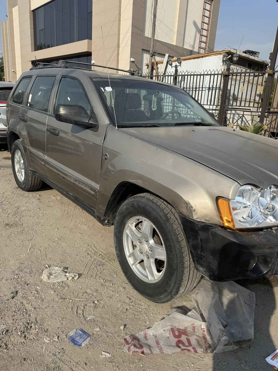 سلام  عليكم. سياره جيب للبيع سياره نضيفه مكينه 6سلندر كير جديد. تخم تيارات جديد سياره شغاله سعر 87 و بي مجال حك الجيه  مكان شارع فلسطين 
***********
