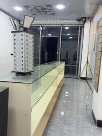 ميز للبيع عدد 2 الوحد 250الف للاستفسار 07736928231