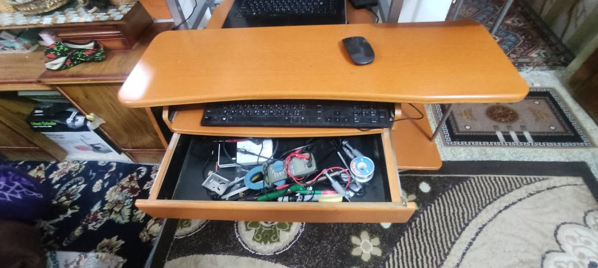 ميز حاسبه للبيع نضافه 100 % السعر 60الف العنوان/حي الخليج قرب الملعب/الرقم *********** عمارة, ميسان
