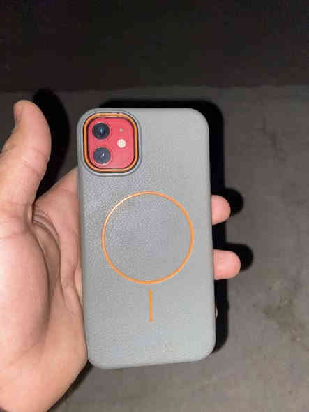 السلام عليكم ايفون ١١ 
بطاريه ٧٥ 
ذ ٦٤ 
الفيس ايدي وكف بالتحديث مدري ليش 
الجهاز بلادي 
مكاني غزاليه 
سعر ٢١٥ 
***********
