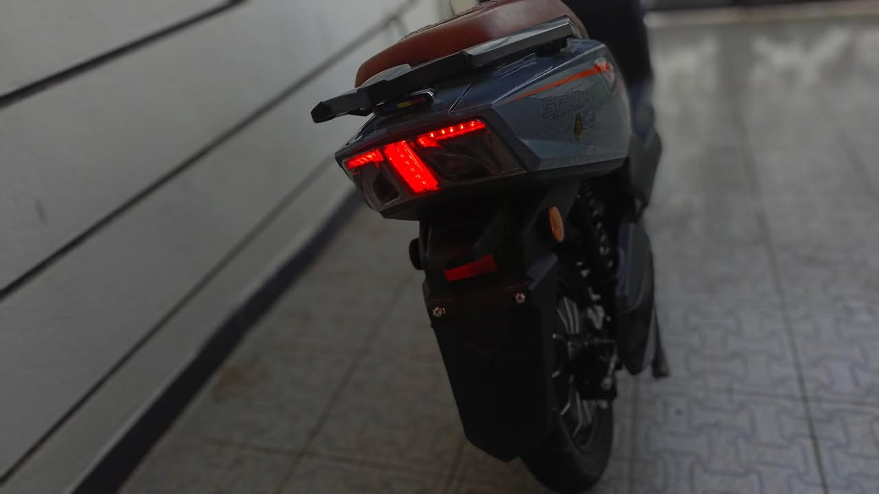 سلام عليكم
دراجه شحن سكنس للبيع
مديل2025
بطاريات سته 6️⃣ 🔋 
الملف 1500W
دراجه الون مميز 
كارت شاشه 2/مفتاحين/وبصمه1 
دراجه نضيفه كلشش الدراجه ماشيه 485كيلومتر 
ودراجه جانت مضمومه
الرقم***********
السعر700وبيه مجال للشراي
مكاني بغداد حي القاهره قرب جامع النداء
