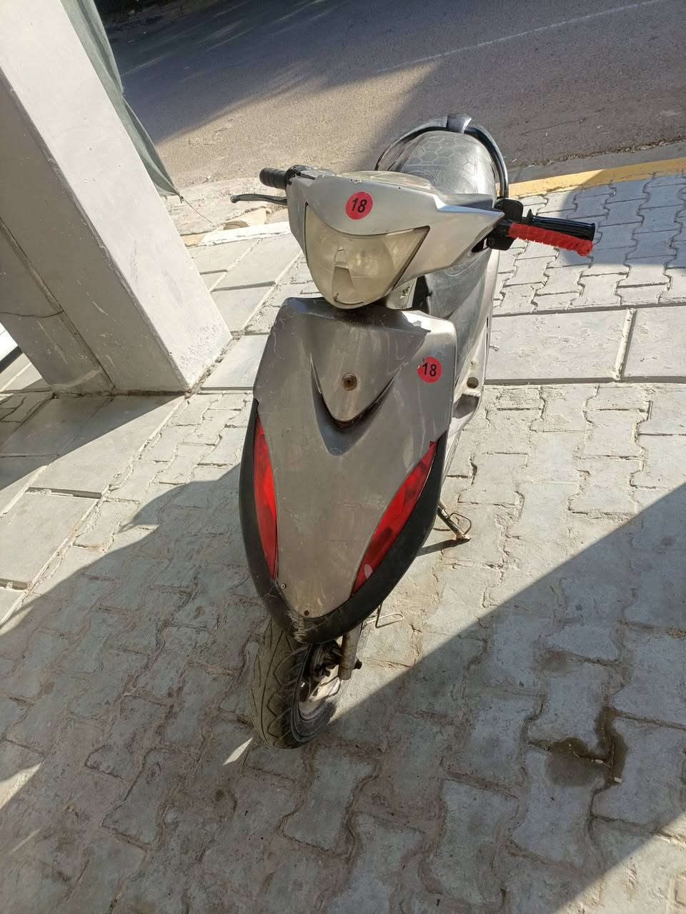 السلام عليكم ماكس عدله دراجه شغاله سلف هندر محرك ناعم لاتبخير ولا تنقيص شلعه معدل حلو يرادلهه ترتيب كهربائيات وباتري ظعيف السعر 350 وبيهه مجال مكاني شارع حيفا ***********
