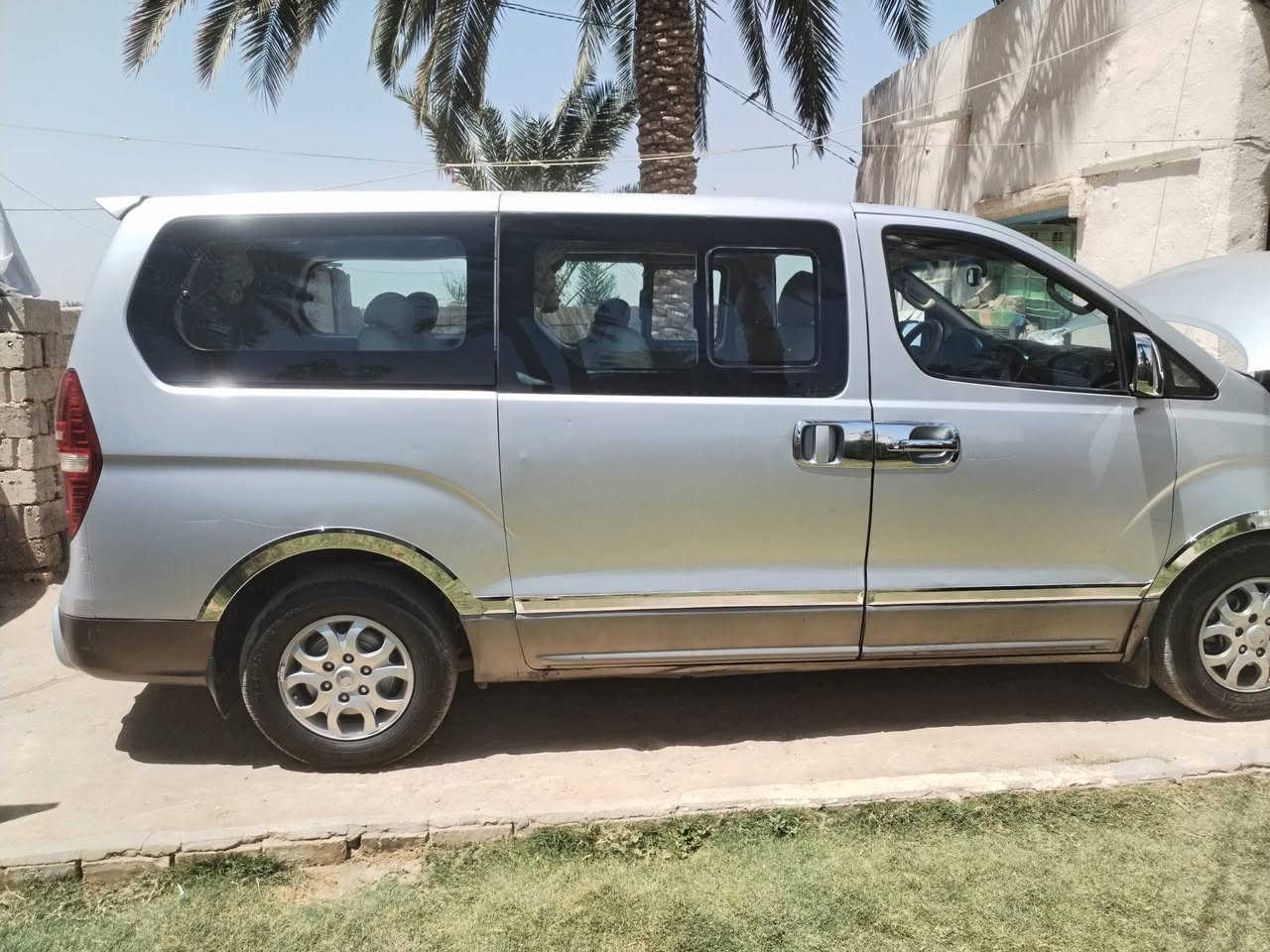 سلام عليكم من رخصه الادمن  ستاركس مفتوح موديل 2009كفاله عامه رقم كربلاء انكليزي مصرف كلشي السعر 125وبيه مجال المكان بابل الحمزه الغربي الرقم ***********

