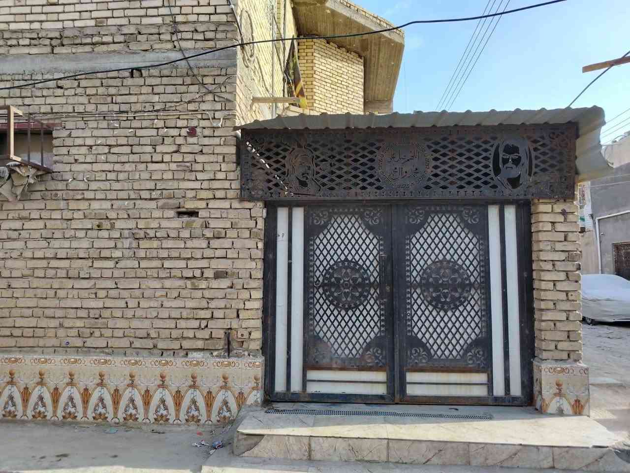 بيت للبيع زراعي مساحته 150 
مكانه الثوره قرب مدرسة مكه المكرمه
كامل خدمات 
عرض الشارع 12 م
السعر 150وقابل للتفاوض 
وتساب***********
