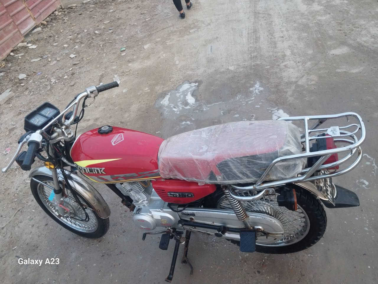 سلام عليكم دراجه موديل 2023 تايكر نضيفه  ومامفتوحه 
لسعر ٥٠٠ وبيهه مجال *********** مكاني عويريج قرب لقوس
