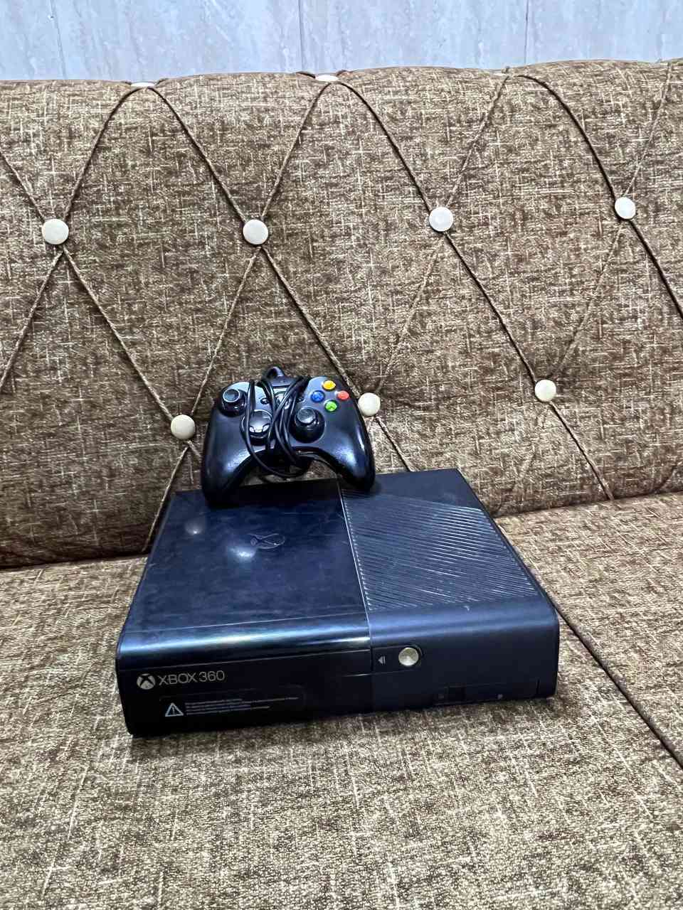 سلام عليكم أكس بوكس 360 للبيع بي هواي العب تقريبا 50 لعبة وبي يدة وحدة ونضيف ما مفتوح السعر 100 وبي مجال قليل مكاني بغداد الشعلة الرقم ***********
