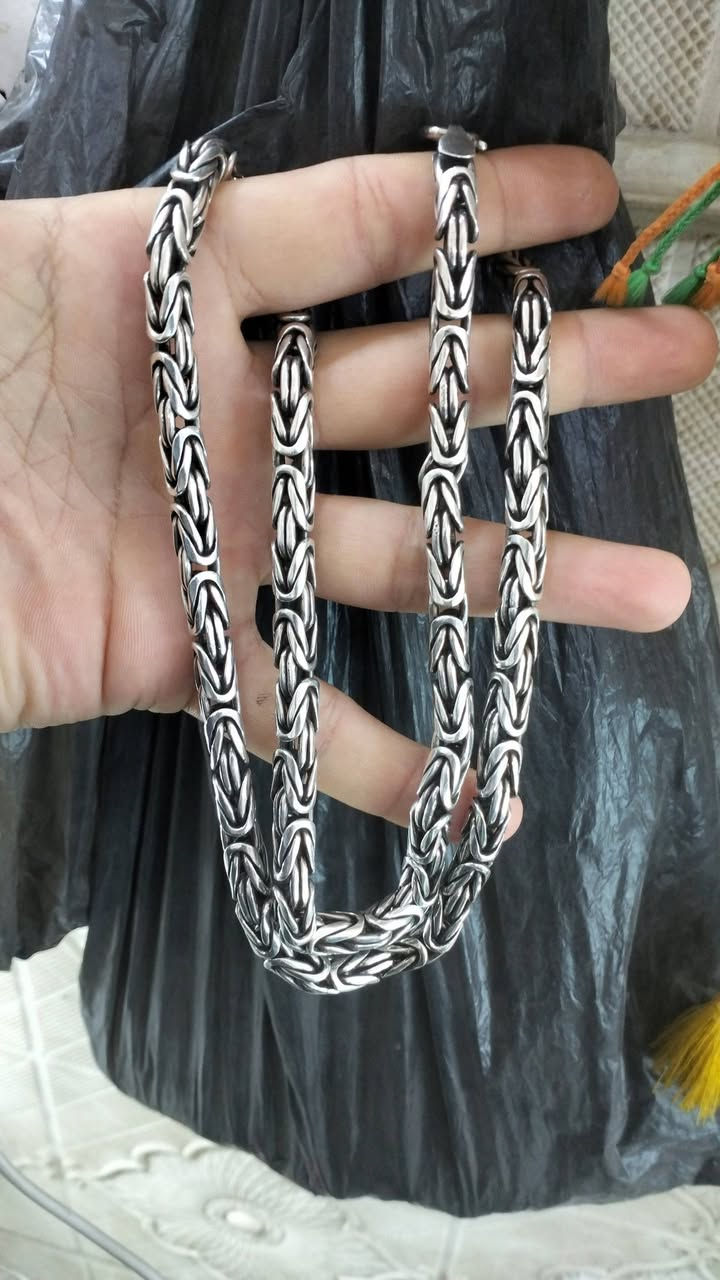 السلام عليكم زنجيل فرعوني خشن وزنه 174ونص سعر الغرام ب6500للاستفسار ***********
