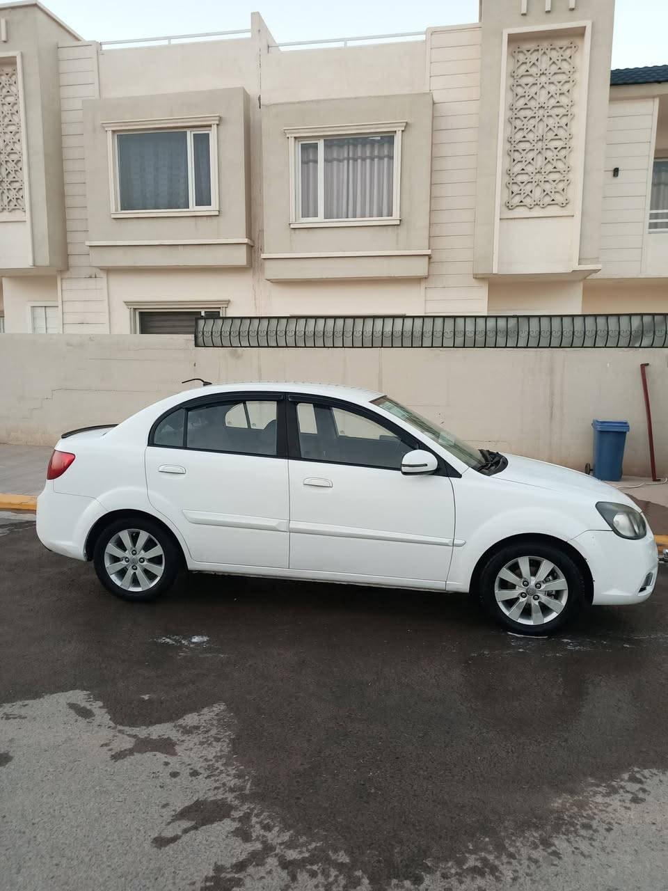 السلام عليكم
كيا ريو مواصفات برايد 
موديل 2012
داخل اسود 
تحكمات استيران وشاشة اندرويد
رقم نينوى انكليزي 
محرك 14بي صرف كيرها مابي شي وطخم جديد 
ضررها صبغ السكف وبين الداير والباب  خلف السكن بدون دواخل 
السعر 88 
***********
