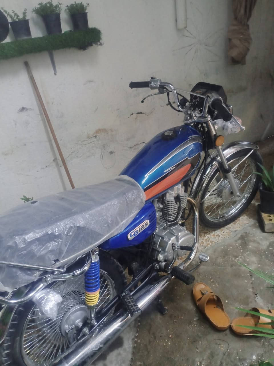 دراجه نامه ابرو موديل 25  اوراق أصولي  كلش حلوه  السعر 500وبيها مجال مستعجل  *********** الحسينيه شارع ابو سمير
