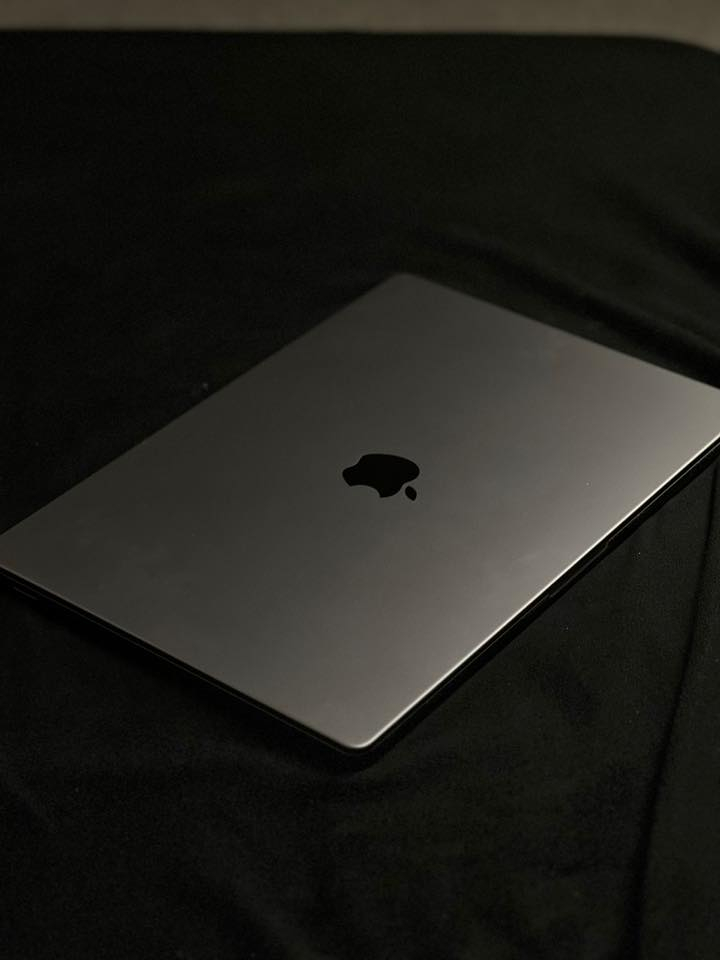 ماك بوك M1 Max
1 تيرا 

ذاكرة عشوائية  32G
حجم الشاشة 16 انج

السعر مليونين و100 الف

***********
