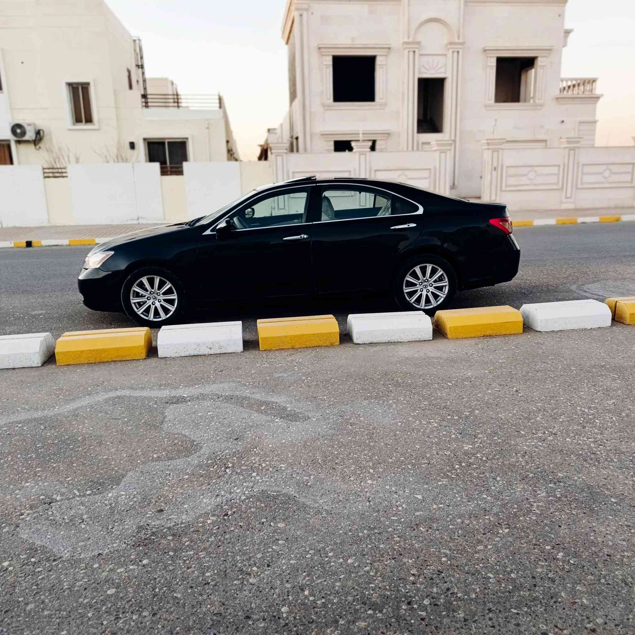 السلام عليكم بيع مستعجل بسعر ٩٨ورقه تيوتا لكزز ES350 ٢٠٠٩فول مواصفات ١/١استيراد خاص رقم سليمانية دولي سنويه هزه لل٢٠٣٠شرط التحويل محرك ٦سلندر وكير شادهن جديد شرط صدر أمامي خلفي طخم تاير تبريد قطعتين ثلج سياره جاهزه من الدعاميه للدعاميه ماشيه٢٠٠حقيقي استخدام شخصي
السعر ٩٨ورقه اعتذر جداً عن الاقساط والوعده 
مكان السياره تكريت 
***********
***********     ‏
***********
