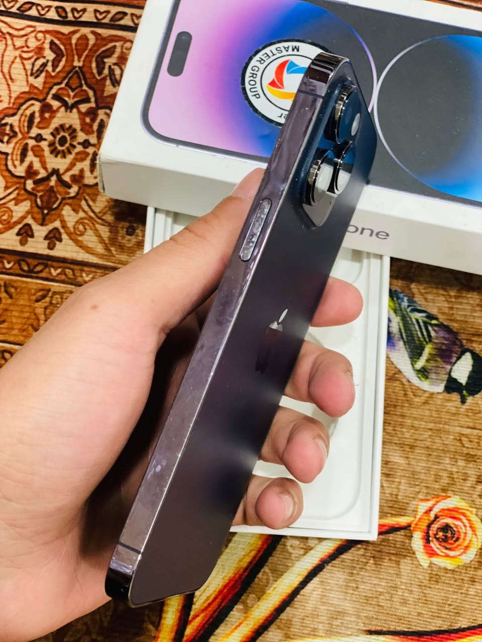 للبيع ايفون 14برو ماكس نموذج M ذاكرة 256 بطارية 80 لا مفتوح ولا مصلح بعدة شركة نضافة 80 /100 مكاني ديالى الخالص سعرة 800 مجالة كلش بسيط 
للتصال ***********
