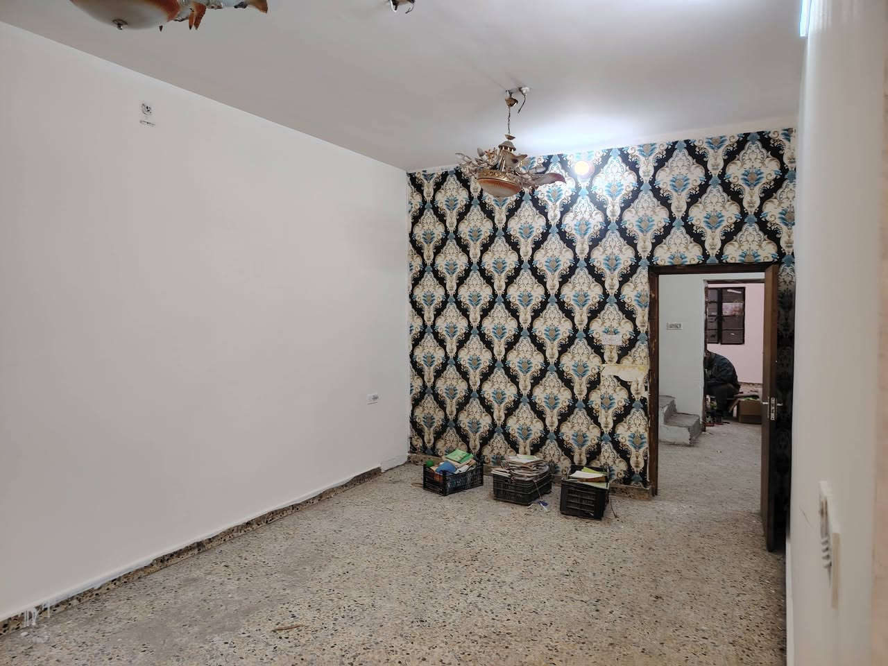 بيت للبيع 160 متر 3 طوابق 
قطاع 12 شارع مدرسه النزاهة
١2 فرع مقابيل مدرسه النزاهة 
مسلح اعلى من الشارع بايتين
الطابق الاول 2 غرف وستقبال وخدماته
الطابق الثاني 3 غرف وخدماته
الطابق الثالث 2 غرف
السعر 240
***********
