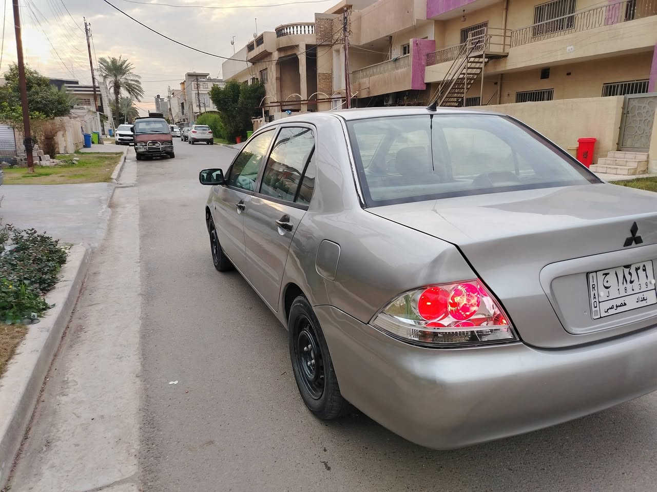 السلام عليكم لانسر موديل 2007 محرك 1500 اوتوماتيك تبريد تدفئة سنترلك تخم باتري جديد تبريد
 تدفئة تحكم مري شاشه تخم سماعات سوني سياره صبغ
 عام جماليه وعندي اكثر من فيديو مصورها ع بلاد وصور
 تحكم سعر 74 وبيها مجال للاستفسار على رقم *********** مكان حي الخضراء
