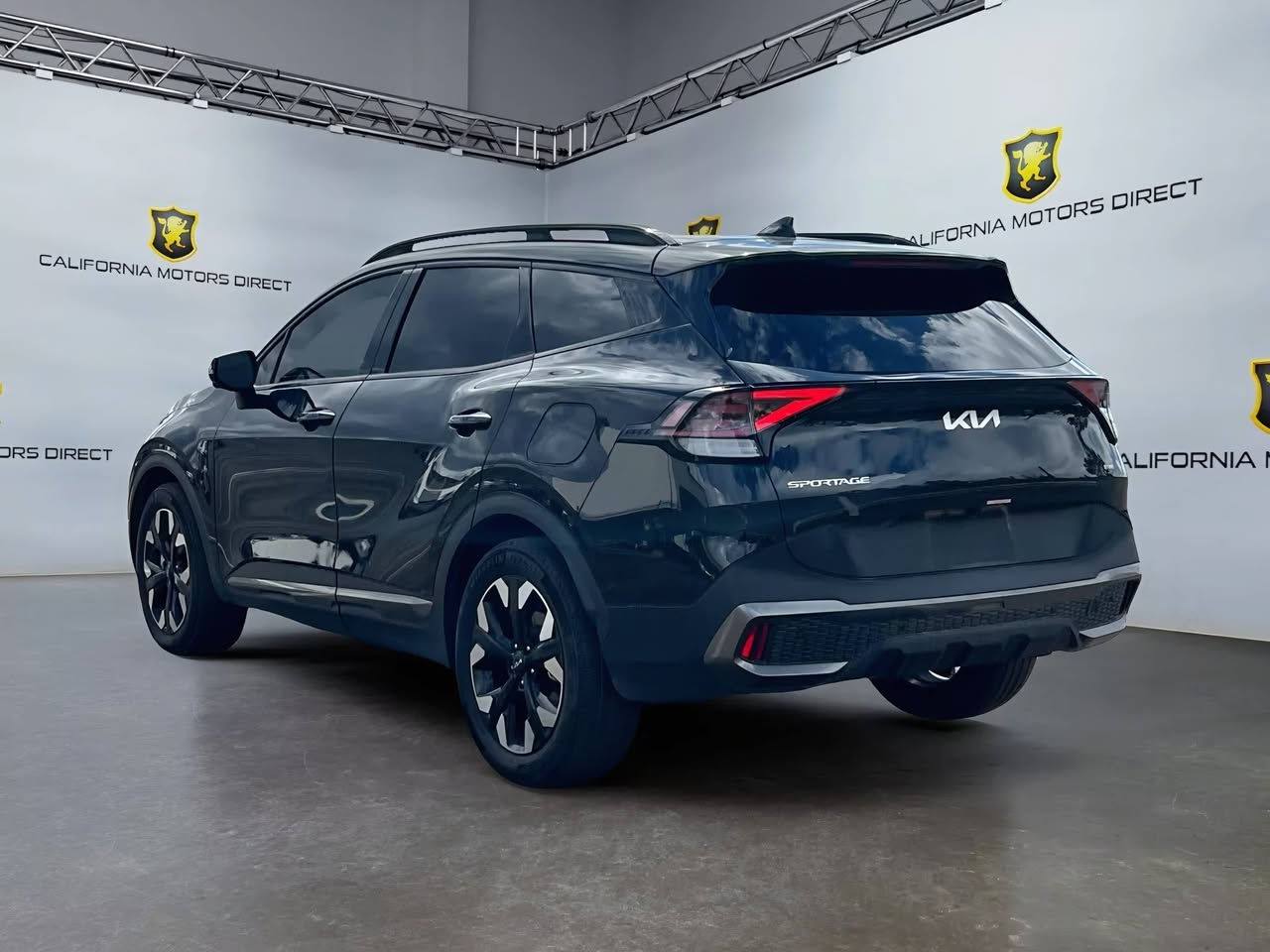 سبورتج  هايبرد بلك ان |KIA Sportage
 - موديل 2024
بحالة زيرو دخول جديد 
  مواصفات فوك الفول  4x4
 محرك 1.6 لتر توربو هايبرد +محرك كهربائي قوي بقوه260حصان (اقوى من جميع اصدارات سبورتج واكثرهن اقتصاديه وعمليه)
 ‏تمشي بتفويله وحده 1100k 
 ‏#العداد 5الف ml بحالة زيرو
 ‏#حادث_السيارة ضرر سطحي بسيط بابين وقبغ جنطه ومبدل نفس لون بدون صبغ سيارة 
 ‏#اللوحات بغداد 
 ‏#اللون بلاك ملكي 
 ‏#الفئه اكس لاين برستيج (بلك ان ) اعلى فئه
كير ماوس اوتيماتك 8 سرعات
تشغيل ذكي ( بصمة ) ,تشغيل عن بعد
شاشة Apple CarPlay, android auto 
 4 كاميرات (360) درجة 
تحكم ستيرين كامل مع تدفئه 
 فتحة سقف ( بانوراما ) كاملة
هاند بريك كهرباء
 شاشة كبيرة ( GPS )
 رادارات 360 
حساسات امامي و خلفي
 مقاعد خزن ميموري 
شاحن وايرليس
كراسي كهرباء 
 تبريد + تدفئة المقاعد الامامية
تدفئه مقود 
صندوق كهرباء
 هاند بريك كهرباء 
 مانع انزلاق 
 اوتو هولد ( AUTO HOLD )
 مساعد نزول المنحدرات 
 سستم صوت مميز هارمن
 ‏انظمه قيادة متعدده
 ‏نظام قيادة ذاتي
 ‏كشنات جلد فاخر اصلي
 ‏منافذ USB +أواكس
 داخل انارة متغيرة عده الوان 
بصمتين 
تحكم عن بعد تقديم وترجيع بالبصمه
السيارة اعلى فئه بالسبورتج 
لتواصل واتس ***********
