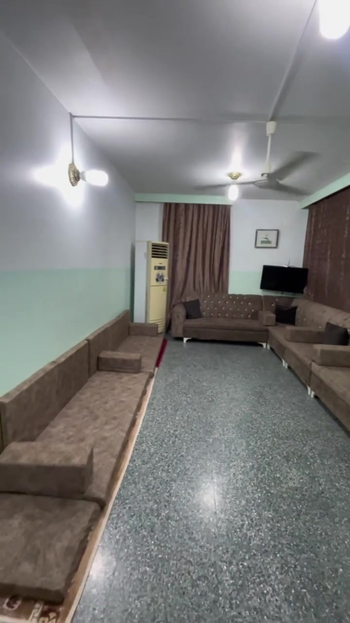 شقه للبيع في حي صدام طابق ارضي
مكونه من 3غرف
وغرفه خارجيه +حمام وتواليت خارجي
كراج و3حدائق
قسم من الاثاث يبقه ويه لشقه
السعر (92)مليون وبيه مجال
الرقم (***********)
