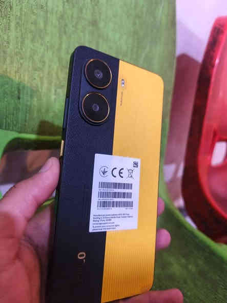 بوكو اكس ٧ برو ذاكرة ٥١٢ بطاريه ٦ آلاف فريمات الالعاب ١٢٠ ستعمال شهرين كسر باكيت جميع ملحقاته من شاحنه وكارتون للتواصل *********** واتساب
