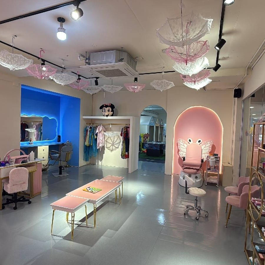 ✨ بشرى سارة إلى أهالي بغداد الكرام ✨
تم بحمد الله افتتاح قاعة ألعاب متكاملة في العامرية لتكون وجهتكم الجديدة للترفيه والمناسبات العائلية 💖

لولو لاند… عالم متكامل للفرح والترفيه في قلب العامرية

📍 شارع العمل الشعبي – ركن المضيف – عمارة الركن الحميد – الطابق الرابع

🎠 صالة ألعاب متكاملة للأطفال

✔ ألعاب حديثة وآمنة
✔ حلبة سيارات مشوقة
✔ أكواخ تعليمية وترفيهية
✔ أجواء مليئة بالمرح والإبداع

🎂 قاعة مناسبات راقية

✔ أعياد ميلاد مميزة
✔ حفلات تخرج
✔ فعاليات مدرسية ومناسبات خاصة
تنظيم متكامل وديكورات تضيف لمسة فخامة لفرحتكم ✨

💇‍♂️💇‍♀️ صالون أطفال بخدمات متنوعة

✔ قصات عصرية للأولاد
✔ تسريحات أنيقة للبنات
✔ بدكير ومنكير للبنات بلمسة ناعمة وآمنة تناسب أعمارهم
✔ عناية خاصة وأجواء مرحة تمنح طفلتك تجربة مميزة ومليئة بالثقة

☕🍔 كافتريا متكاملة

✔ أشهى الأكلات
✔ بارستا احترافي
✔ عصائر طازجة
جلسات مريحة ومريحة للأهالي أثناء استمتاع الأطفال ❤️

📞 للاستفسار والحجز: ***********

لولو لاند… حيث تبدأ الضحكة وتكتمل الفرحة 🌈
