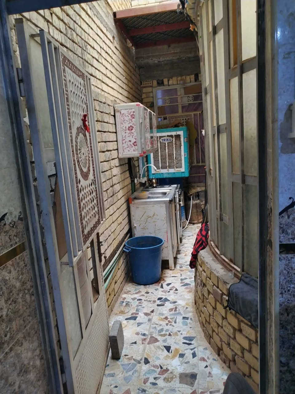 السلام عليكم بيت للبيع 100متر بسبع قصور قرب السيطره للاستفسار الاتصال على الرقم ***********
