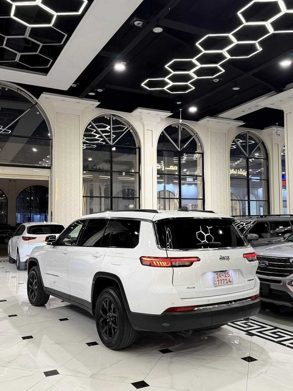 جيب كراند شيروكي وارد امريكي موديل 2023 محرك V6 سلندر مواصفات ليمتد فول فول فقط بدون بانوراما شاشه جبيره كاميره خلفي شاشه امامي الكتروني كشنات خلف شاشات كاميرات🎥خمسه امامي وجانبيات وخلفي وداخلي كشنات خزن كشنات جلد كشنات تتفيه🔥كشنات تبريد❄️كشنات خلف تتفيه🔥استيرن تتفيه🔥كشنات خلف vip سبعه ٧ راكب جامات خلف برداد بلادي تبريد مركزي موبايل📱وايليس بريك بصمه سندوك شفت مريات شفت اشاير مريات رادار جانبيات رادار امامي حساس امامي حساس خلفي لايت ليد زينون ويل كروم تحكم استيرن تحديد سرعه شفتات استيرن فور ويل يعني دبل اكسل بعد هوايه مواصفات بيها سياره مكفوله من اي نواقص كله بشرط ضرر كلش خفيف فقط ربع جملغ امامي حتا دعاميات بلادي بشرط بدون اي ضرر داخلي بدون شخوط بدون تعديل بدون تبديل بدون بقسات بدون شخوط كله بشرط ارباك طاك وراجع سستم بشرط فحص سياره برغي ماناقص بشرط سياره. ماشي ٤٨ الف مكان سياره إربيل شريكه ابو ظبي كارس سعر. 283$🔥😳 سياره بدون رقم تترقم شمالي فقط إذا عندك سياره مراوس هم اراوس حسب قناعتي 

*********** وتساب 
***********. و
