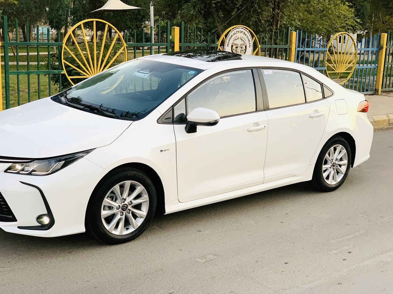 السلام عليكم للبيع
كورلا هايبرد موديل 2025 خليجي مكفولة كفالة عامة  لا بارد لاصبغ لا تبديل 
ماشية 10 الف حقيقي
فول مواصفات 
فتحه + بصمه + علامة السودة +مكينة 1800+ هند بريك بصمه +رادار امامي +اوتو هولد + فول تحكمات + كامره دواره + رادار خلفي +تحديد مسار + قيادة آلية 
وباقي لمواصفات لمعروفه 
السيارة بسمي تحويل مباشر 
مكان السياره بغداد 
للستفسار ***********
