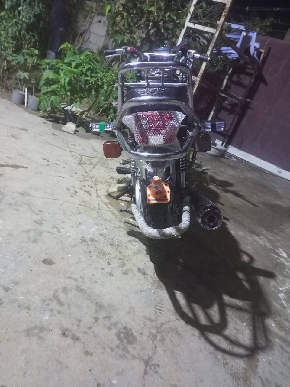 السلام عليكم للبيع دراجه موديل 2020 محدثه 24 دراجه جديده كهربئيات كلها شغاله اوراق كامله السعر 400 المكان بعقوبه زهره ***********
