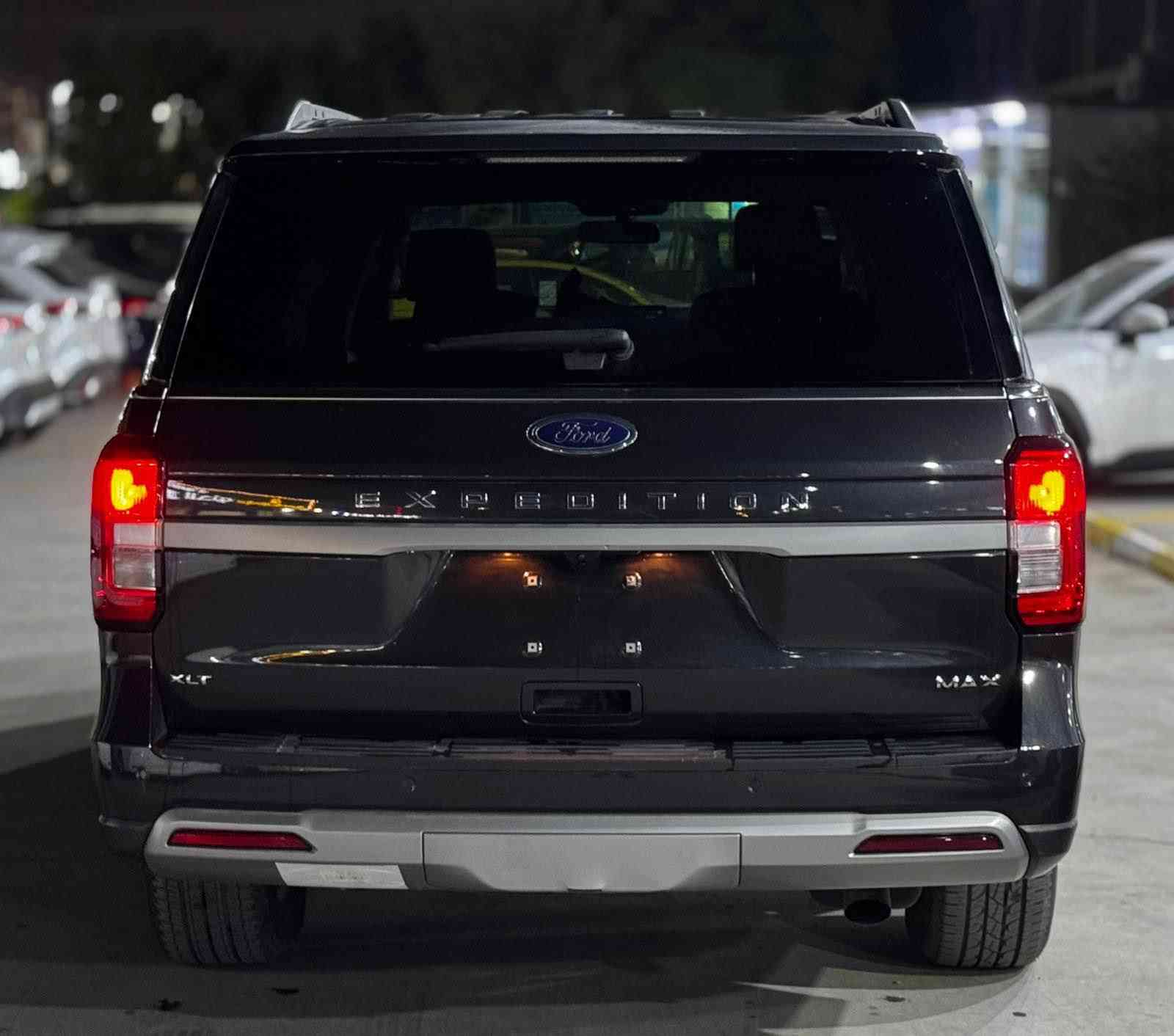 فورد اكسبدشن 2024 XLT
🟢 Ford Expedition 2024 Xlt MAX

حجم المحرك V6 سلندر (3.5L) توربو
عداد المسافة 300 ميل / زيرو 
عدد المقاعد 7 راكب

🔴 المواصفات :
بصمة تشغيل
بصمة ابواب
تشغيل عن بعد
صندوق شفط كهربائي
رادار امامي (تحديد مسار)
رادار جانبي (نقاط عمياء)
رادار خلفي (التحذير من الاصطدام) 
تحكم وضعيات القيادة Drive modes 
شاحن موبايل Wireless 
كشنات جلد
كشنات الامامية تدفئة+ تبريد
كشنات خلفية تدفئة 
كشنات خلفي منفصل 
سستم سماعات Bang&Olefsen
تحكمات 
اوتو بارك Auto Park 
اوتو ستارت Auto Start
اوتو ستوب Auto Stop
اوتو هولد Auto Hold
منافذ AUX+USB
مانع انزلاق+ABS
وبقية المواصفات المعروفة
———————-
للاستفسار اتصل
*********** بغداد, العراق
