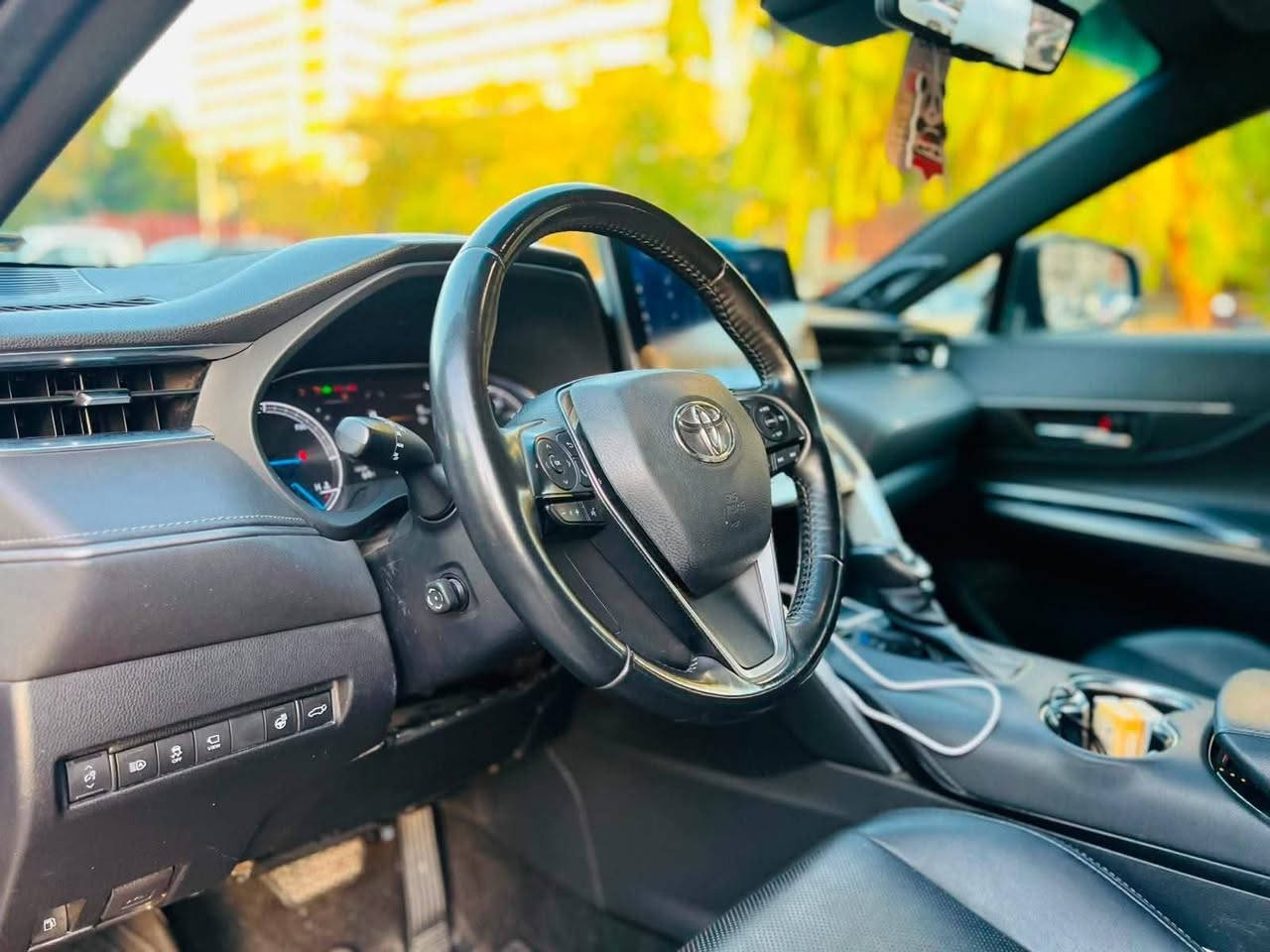 الفخامة اليابانية ( شكل لكزس وبسعر كورلا )
تويوتا فينزا 2021 هايبرد ليمتد 
سيارة SUV أنيقة تجمع بين القوة والاقتصاد، مع مواصفات راقية تناسب جميع الأذواق بتقنيات عالية 
المواصفات: – محرك 2500 سي سي هايبرد اقتصادي وقوي
نظام دفع رباعي  (AWD)
سقف بانوراما واسع
داتا شو
نظام كاميرات 360 درجة (4 كاميرات)
مرقمة بغداد
مقاعد جلد فاخرة بتحكم كهربائي
تدفئة وتبريد للكراسي الأمامية
شاشة وسطية كبيرة تدعم Apple CarPlay وAndroid Auto
عداد ديجيتال متطور
صندوق خلفي كهربائي
إنارة LED أمامية وخلفية
تشغيل بصمة + دخول ذكي
تحكم كامل من الستيرن
نظام تثبيت سرعة ذكي
حساسات أمامية وخلفية
مكيف أوتوماتيكي ثنائي قطعتين خلفي وامامي
حساس امامي خلفي
نظام سماعات jbl
الحادث موضح بالصور 
مكان الاقامه بغداد الصالحية 
للاستفسار ***********
