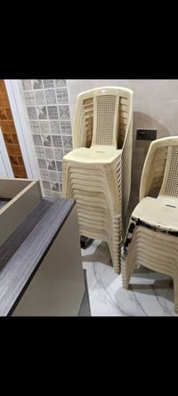 كراسي مستخدمة • طبلات • مدخل حي عدن