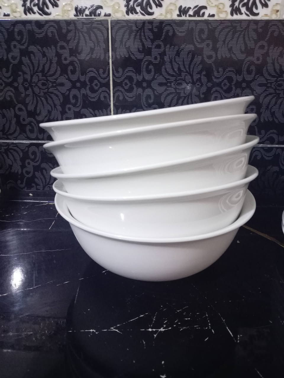 مواعين عدد ١٥ وكاسات عدد ٥ للبيع جديدة حجم كبير كلها ب٢٥ الف القادسية حي الشهداء الرقم ***********
