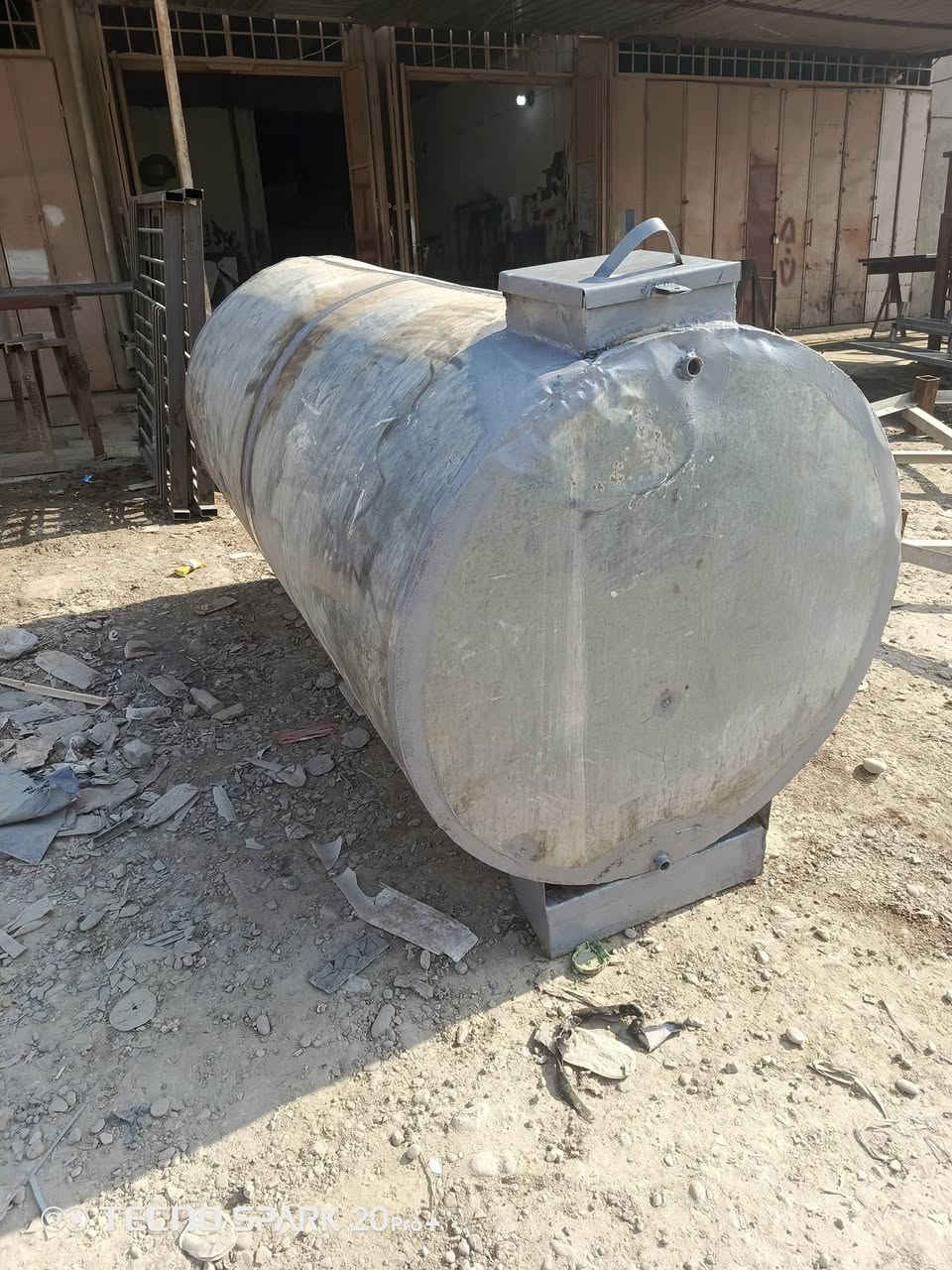 السلام عليكم مقطوره ماء 12 برميل حديد ثقيل السعر 165 الف العنوان سامرا اجبريه الثالثة شارع الحدادين ***********
