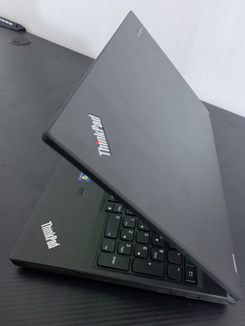 لابتوب Lenovo Thinkpad W540
‏
‏مناسب للدراسة والبحوث والبرامج الهندسية والتصميم والمونتاج وكذلك مناسب للالعاب ✨
‏  
‏المعالج / Core i7 4600M
‏كرت شاشة خارجي /  NVIDIA QUADRO K1100M 2GB 
‏كرت داخلي مدمج / HD GRAPHICS 4600 4GB SHARE
‏
‏الرام / 8GB 
‏الهارد / 280GB SSD
‏الشاشة حجم 15.6 انج،  فول Hd 
‏
‏ملحقاته كاملة (شاحنة اصلية، ماوس،  ماوس باد، حقيبة)
‏
‏ابيعه بسعر 245 الف مع التوصيل 
‏متواجد ماسنجر
‏واتساب ***********
