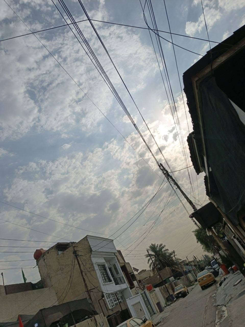 السلام عليكم بيت البيع مساحته 120متر شطر واجهة 6ونص يحتوي على بناء طابق ونص بيت حلو مرتب شارع الضغط فرع أبو قيس بل ركن محطة مي البركه قريب على سريع علوه مي كهرباء تبليط منطقة سكنية حلوه بيت رقم هاتف ***********بي واتساب
