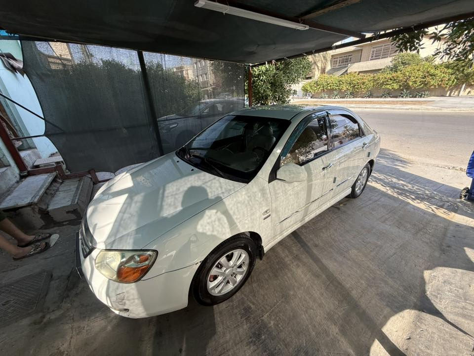 السلام عليكم للبيع كيا سيراتو 2008 للبيع خليجي مكينه 1600 رقم جديد انبار سيارة مكفولة من دعامية لدعامية بيها ملاحضات رصعات وبقية مكفولة داخل صاج تدفئة كشنات مكينة وكير وتبريد سيارة جديدة سعر 105 وليكول هواية كلشي اكو بسوك  للاستفسار ***********
