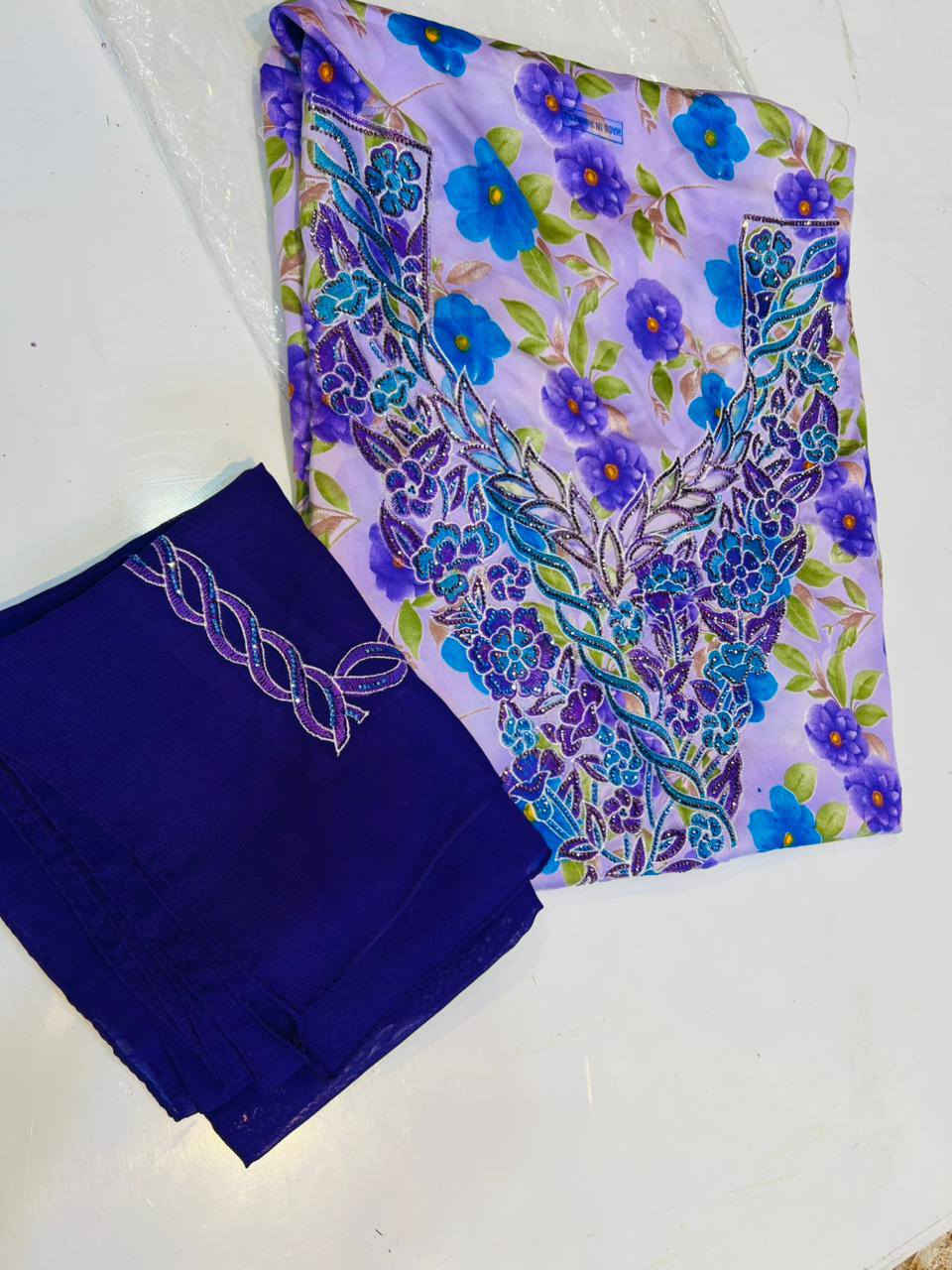 مخاور إماراتية معه شال درجة أولى قماش حرير ايطالي
قطع قماش غير مخيط
سعر،🔥
يوجد خدمة توصيل للمحافظات 📮


**إذا كنت صاحب هذا الإعلان وتريد حذفه لأي سبب، رجاءا أرسل رسالة إلى الدعم الفني**