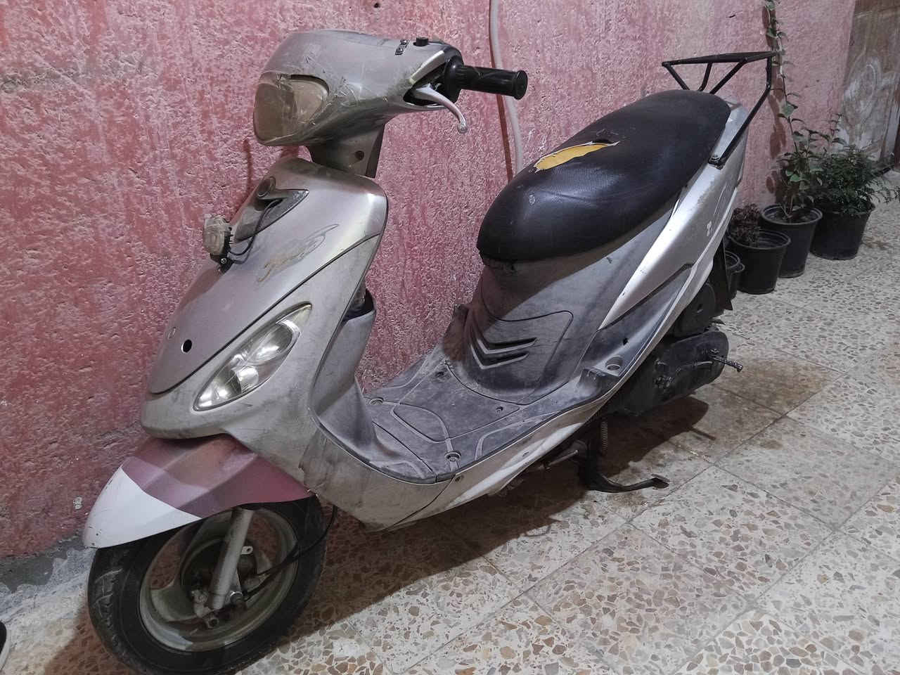 دراجة ماكس للبيع ما مفتوحة كهربائيات كلها شغالة 
نقصها باتري مكاني ناصريه حي الشهداء السعر 400 
***********
