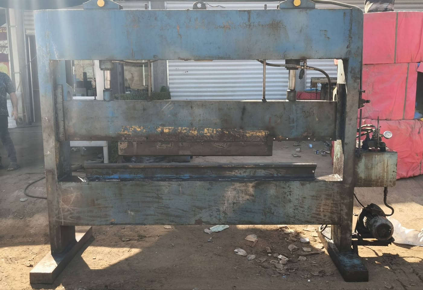 معواجه هايدروليك العرض الصافي مترتين ونص السجينه البيها 130cm دبل جك شغاله كامله بغداد باب الشيخ ، واتساب ***********
