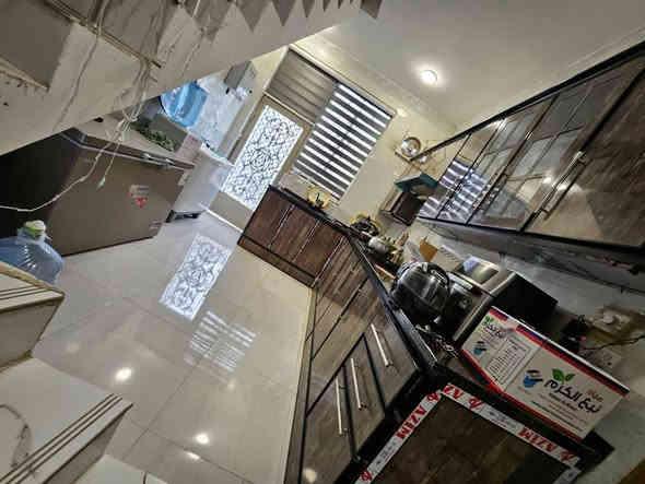 ‏اللهم صل على محمد وال محمد

بيت مساحة 83 متر اقرار محكمه  
العنوان حي الذهب خلف طاقة حي الحسين قرب سوق الصيادين
 يتكون من طابقين 
الاول  براني وصاله ومطبخ وصحيات 
الطابق الثاني غرفتين مع صحيات 
كونكريت مسلح للطابقين 

رقم المكتب 

***********
