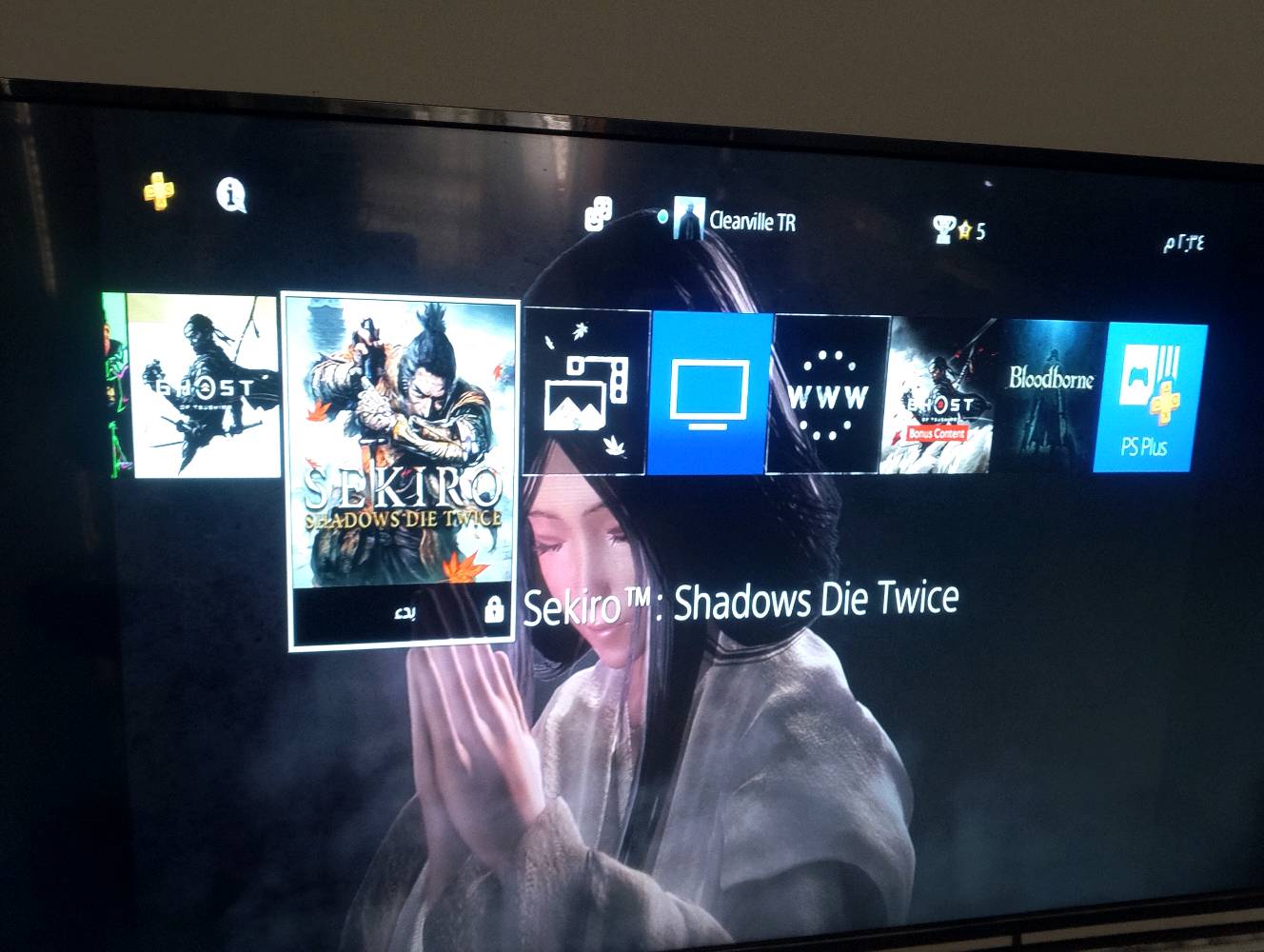 بلي فور فات أون لاين آخر تحديث نظيف مفتوح للتنظيف الاتربه فقط ما بي شي جهاز نظيف كلش نص تيرا ملحقات كاملة جوستك عدد 2 وبداخله فيفا 26 والعاب ويجي وياه قرص مثل ما موضح ب الصور سعره 200 ألف فقط مكاني بغداد العبيدي ،ويوجد توصيل داخل بغداد فقط أي استفسار راسلني خاص ***********