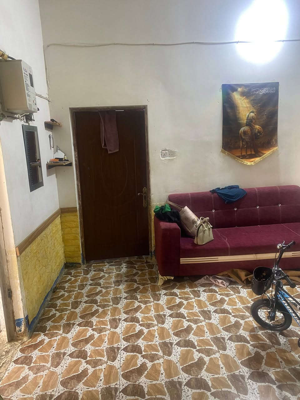 بيت للبيع اصلاح زراعي مكاتبه نضيف مساحه 160
غرفتين وهول ومطبخ واستقبال عنوان شارع 80 البزل الي مقابيل مخبز مهند نهايه البزل 
 السعر 22 قفل 
***********
