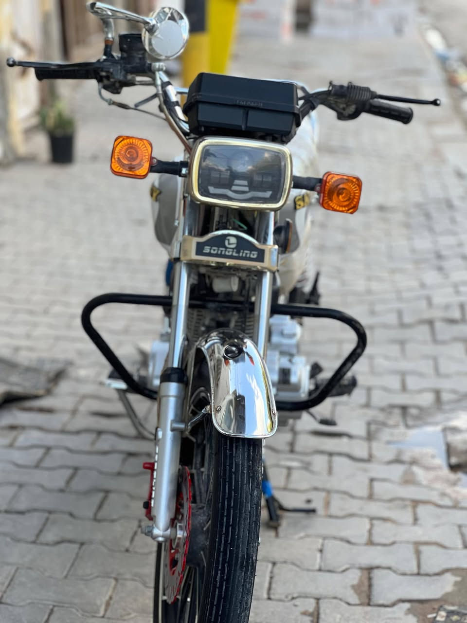 دراجه ستيفان 5 قير 

موديل 23 ما مفتوح ولا ملعوب بيها 
 
عداد الكتروني  كهربائيات نقره سلف 

الى اكو اربعه قير مراوس ثانويه رقم 

راس براس بس كون دراجه نظيفه


**إذا كنت صاحب هذا الإعلان وتريد حذفه لأي سبب، رجاءا أرسل رسالة إلى الدعم الفني**