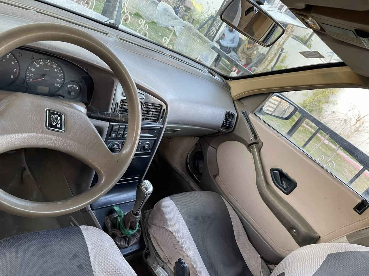 سلام عليكم
للبيع بيجو جي ال اكس ٤٠٥  موديل ٢٠٠٩ بسمي السيارة بيها مكينة مال  فرنسي وكير مكفول بيها ضربة بجاملغ الخلفي معدل سعرها ٣٨ مكاني البياع 
رقمي ***********
