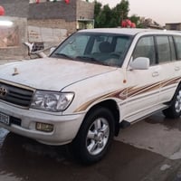 لاندكروز مديل 2005السيارة مصبوغه جماليه جاهزه كير محرك تخم تاير السيار...