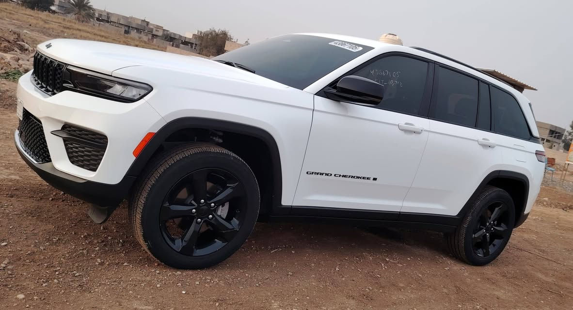 السلام عليكم (جيب لاريدو) للبيع موديل 24 وارد امريكي فئة ابلاك توب فول عدة الفتحة شاشة كبيرة كير ماوس رادار امامي خلفي تحكمات استيرن  كامرة 360 جنطة كهربائية  ضرر السيارة بس الجامرلوخ الامامي اليمنة تبديل  ابلاد السيارة مكفولة شرط بدون اي قطرة صبغ مكفولة من كلشي عدى الضرر المذكور ماشية 16الف دخول جديد اي محافظة تريد ترقمهة تترقم السيارة جديدة وحلوة شرط ع وضعية الشركة..
السعر  320$ 
رقم الهاتف ***********
