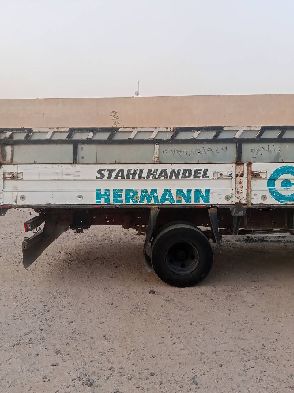 السلام عليكم البه البيع طول 6وربع محرك بدون تنقيص ابلدي 6سلندرعادي كير 5نمرالسياره رقم فحص صلاح الدين دافع كمرك بس اترقم كير وكسل شرط السعر 90 وبيهه مجال الاتصال على الرقم***********
