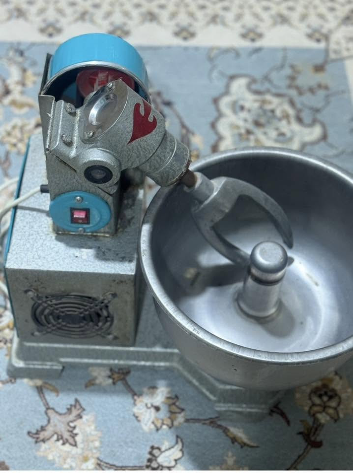 عجانة  للبيع حجم 5 كغم  نظيفة استخدام قليل وبسعر مناسب :***********
