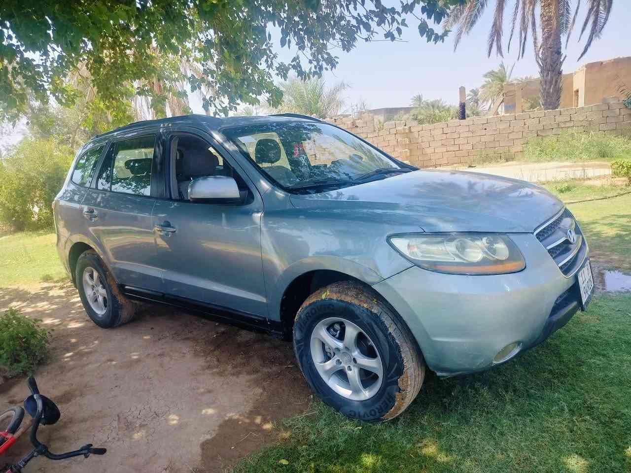 سنتافي للبيع موديل 2007 السياره رقم بغداد الجديدسنويه 2030 جاهزه من كلشي بس نقصها تبريد مكينه وكير خير من الله مكينه 6  2700 المرغوب بيها قطعتين كلير السعر 105 وبيها مجال المكان ديالى ع أطراف الخالص ***********
