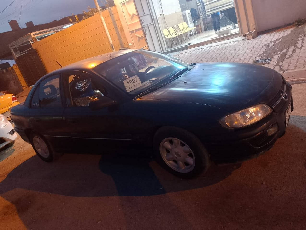 السلام عليكم اوبل بزون موديل 95السياره محرك وكير شرط تايرات جدد السياره كلها بلاديه مابيها بقطرت خياس ولا معجون صاحبها مسافر بيها وكاله خاصه السعر ٢٤ وبيها ترهم مراوس مجال للتواصل ***********
