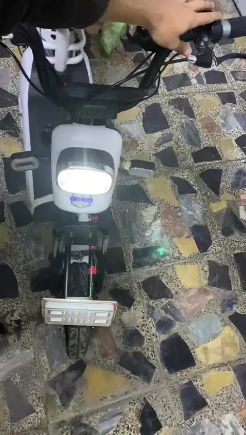 السلام عليكم
دراجة شحن حجم 14 بطاريات 4 تشغل بلوتوث التشغيل مالتها سويج و بصمه و NFC اشاير جانبية امامية وخلفية بيها مكان للبايدر 4 سرع قاعدة مال موبايل وبيها منفذ شحن للجهاز اشاير جانبيه ودبلات خلفي وامامي وبيها قفل ويل للأمان لايت عالي وناصي ستاند جانبي وتعليك التاير الامامي مبنچر الخلفي مابي شي دگمه السرع فايته ليجوه بس شغاله والشاشه موضحه بالصوره سعرها 300 وبيه مجال بسيط مكاني بغداد حي الاعلام قرب تقاطع درويش *********** ومتواجد واتس
